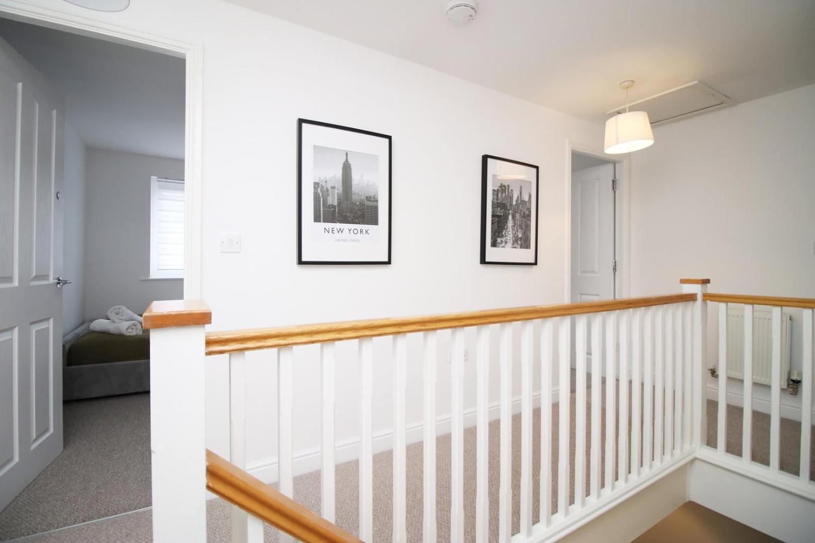 Spacious 5 Bedroom | With Fenced Backyard Newport  Exterior foto